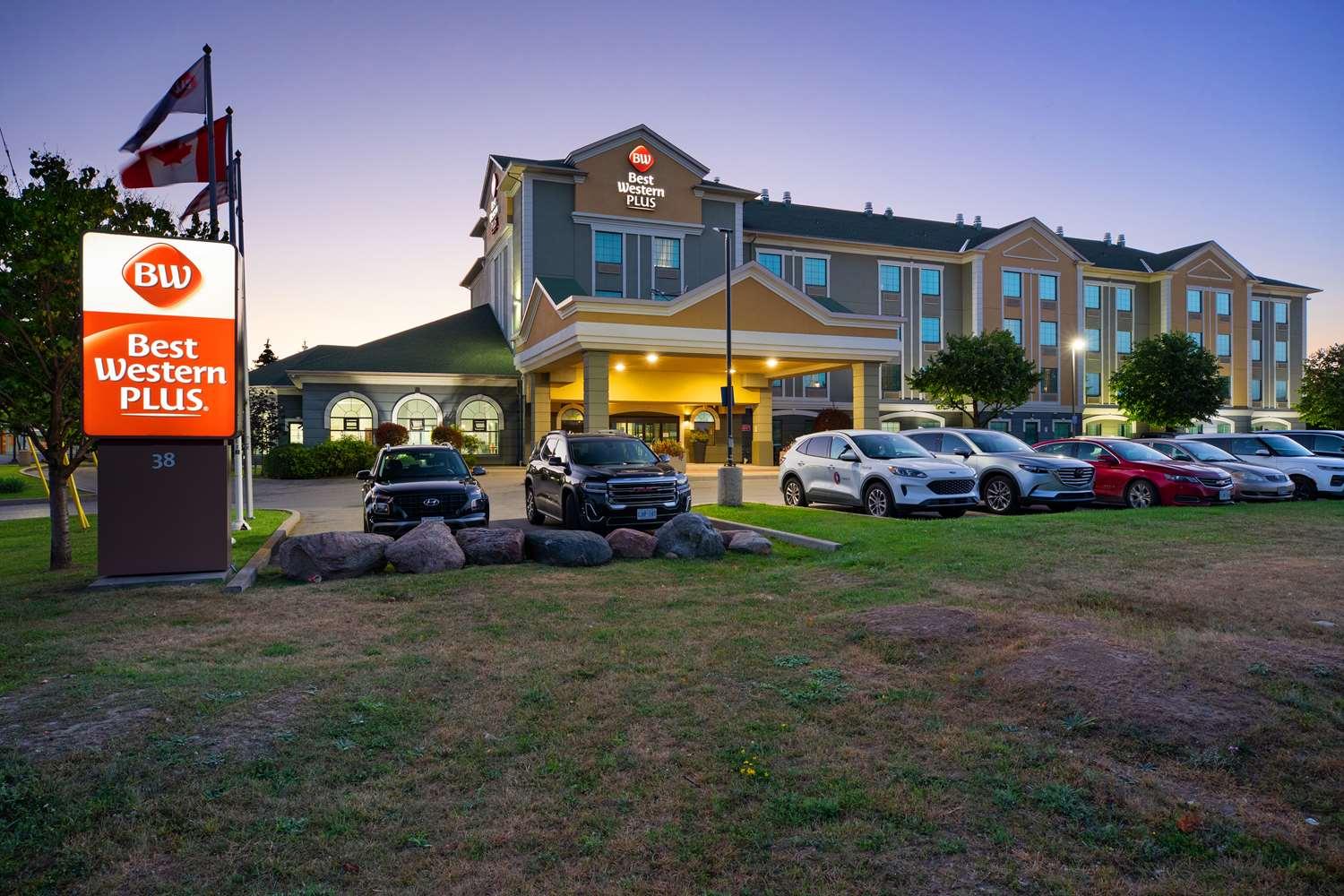 Best Western Plus Executive Inn Торонто Екстериор снимка