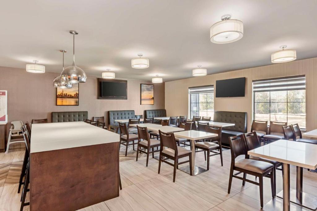 Best Western Plus Executive Inn Торонто Екстериор снимка