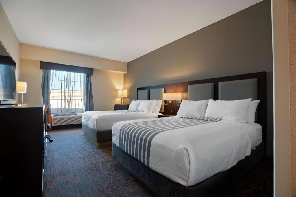 Best Western Plus Executive Inn Торонто Екстериор снимка