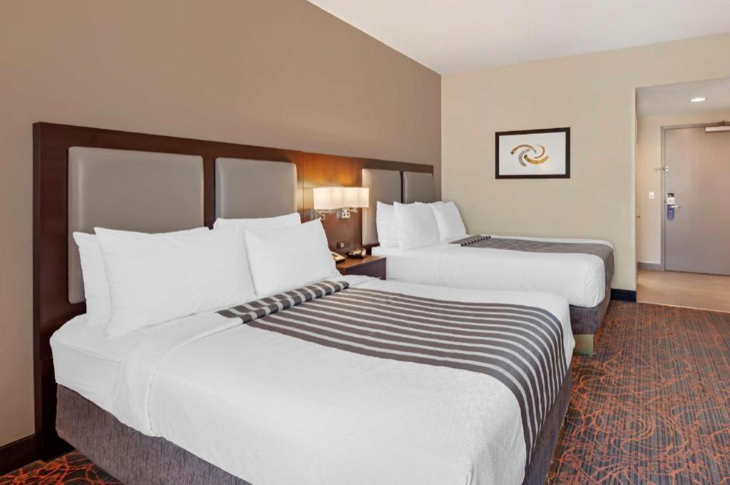 Best Western Plus Executive Inn Торонто Екстериор снимка