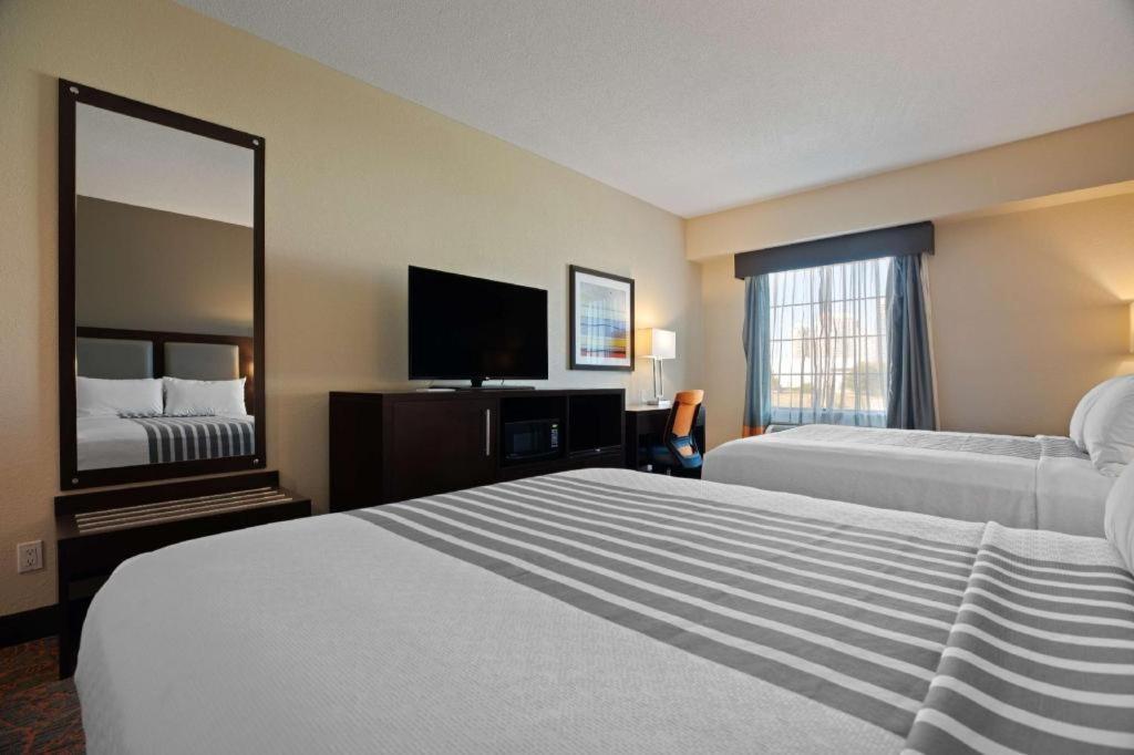 Best Western Plus Executive Inn Торонто Екстериор снимка