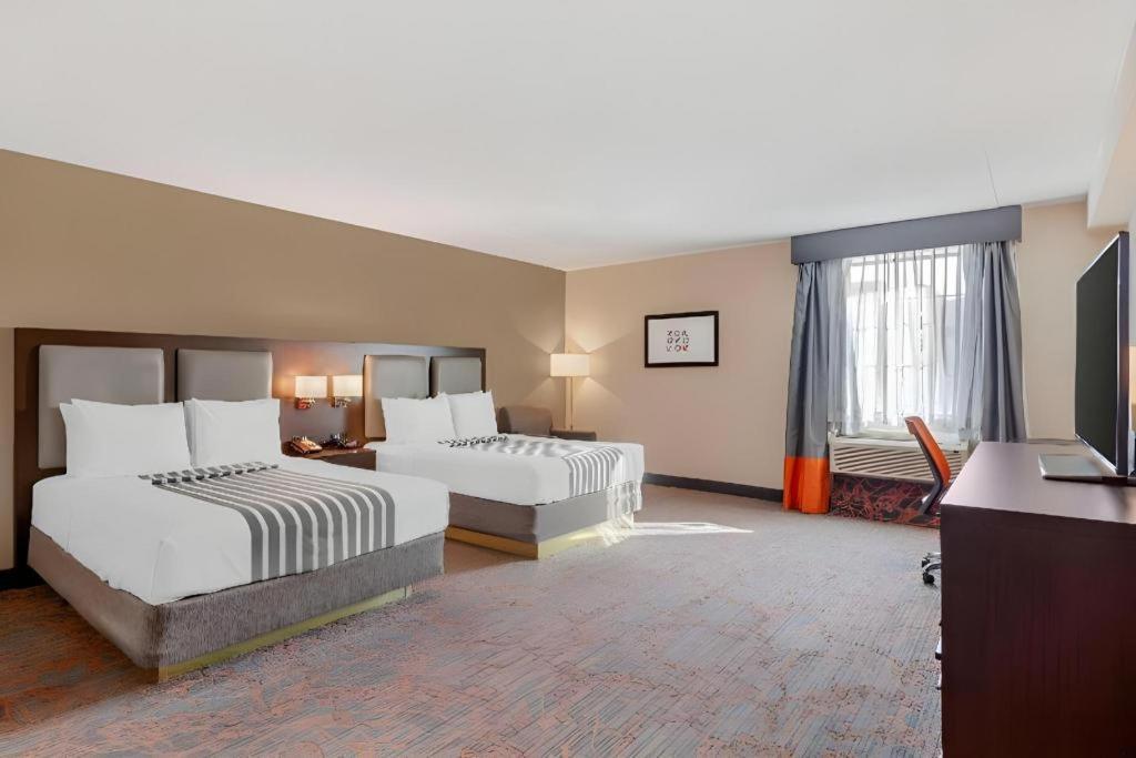 Best Western Plus Executive Inn Торонто Екстериор снимка