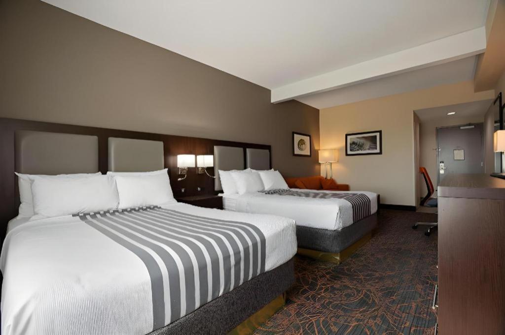Best Western Plus Executive Inn Торонто Екстериор снимка