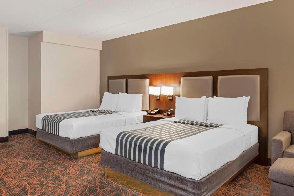 Best Western Plus Executive Inn Торонто Екстериор снимка