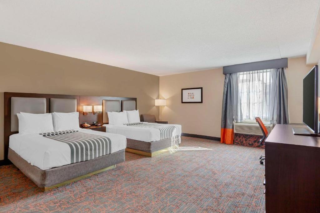 Best Western Plus Executive Inn Торонто Екстериор снимка