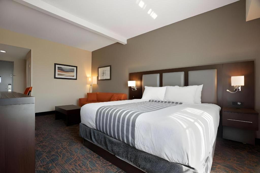 Best Western Plus Executive Inn Торонто Екстериор снимка
