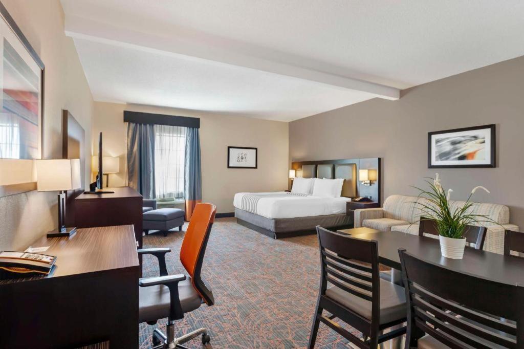 Best Western Plus Executive Inn Торонто Екстериор снимка