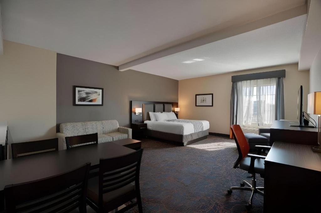 Best Western Plus Executive Inn Торонто Екстериор снимка
