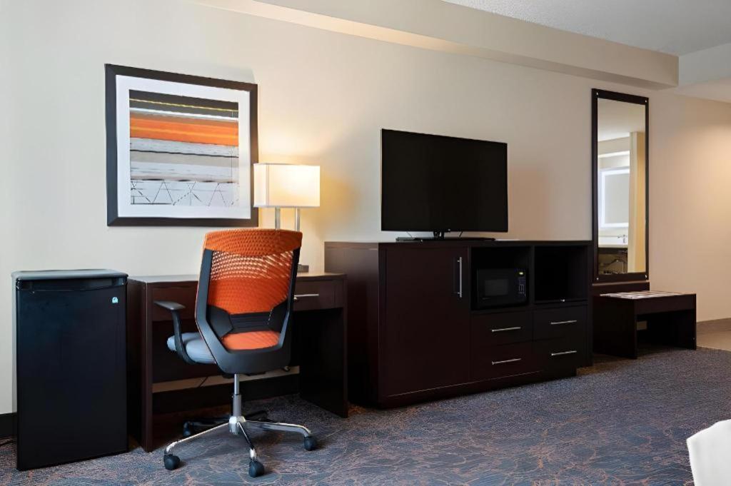 Best Western Plus Executive Inn Торонто Екстериор снимка