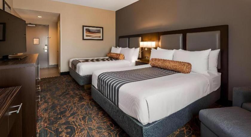 Best Western Plus Executive Inn Торонто Екстериор снимка