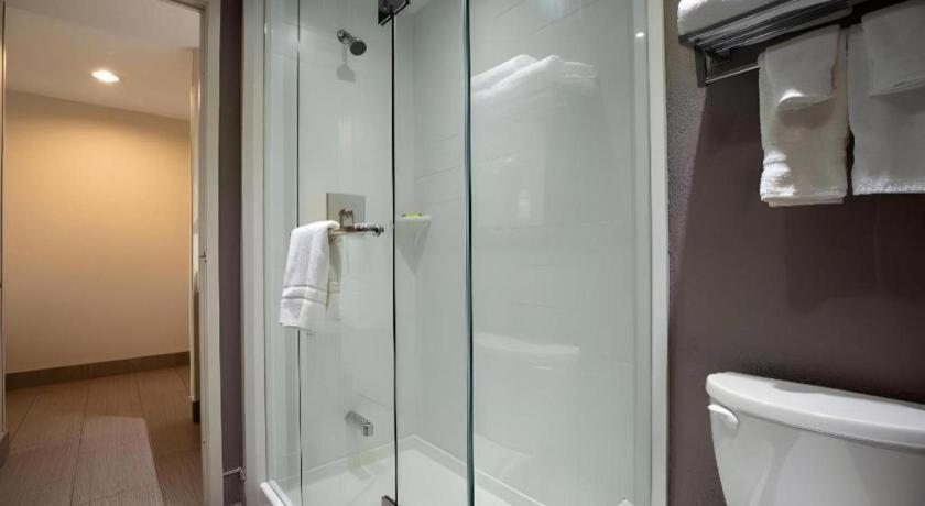 Best Western Plus Executive Inn Торонто Екстериор снимка
