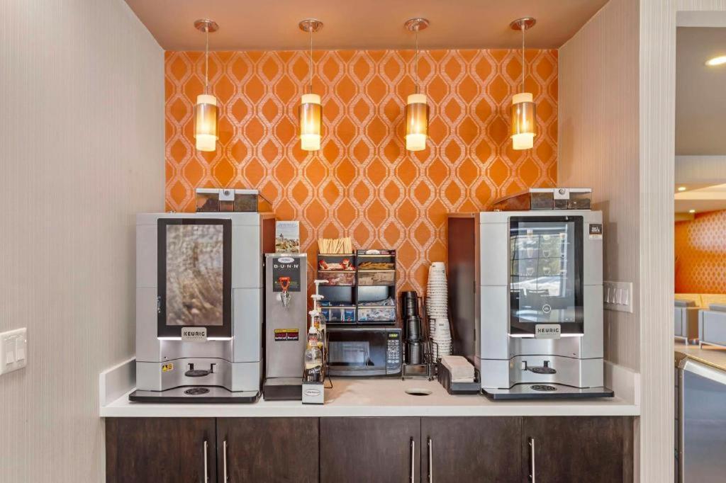 Best Western Plus Executive Inn Торонто Екстериор снимка